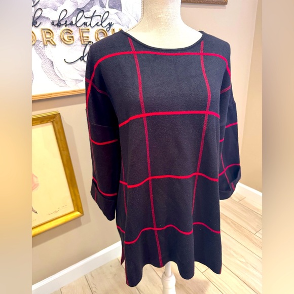 TAHARI Red and Black Oversized Crewneck Sweater - Picture 1 of 7